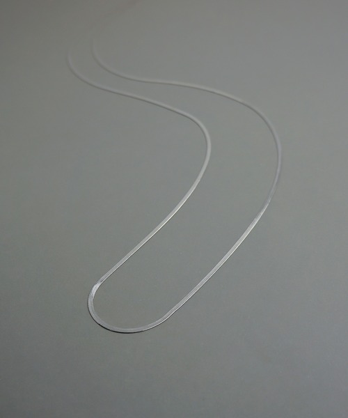 ieLS（イエルズ）の「金属アレルギー対応「ieLS」ステンレス フラットスネークチェーン2mm ロングネックレス（ネックレス・レディース・ゴールド/シルバー・70cm）」の4枚目の写真