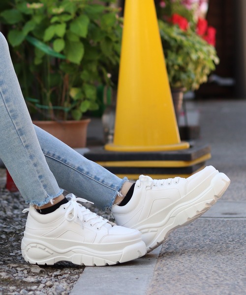 LOVEHUNTER（ラブハンター）の「軽量厚底　ボリュームソールスニーカー（スニーカー・レディース・ホワイト/ブラック/ブラック×ブラック/ベージュ・40/S/LL/M/41/SS/42/L/44/43）」の5枚目の写真