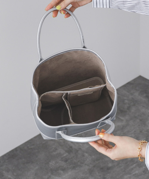 BEAMS HEART（ビームスハート）の「BEAMS HEART / パーテーション トートバッグ（トートバッグ・レディース・シルバー/ブラック/ダークベージュ・FREE）」の4枚目の写真