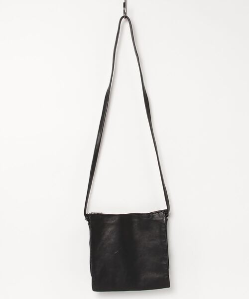 GUIDI（グイディ）の「GUIDI / グイディ：3 POCKETS BAG：PKT03M-KANGAROO[RIP]（ショルダーバッグ・メンズ・ブラック・FREE）」の2枚目の写真