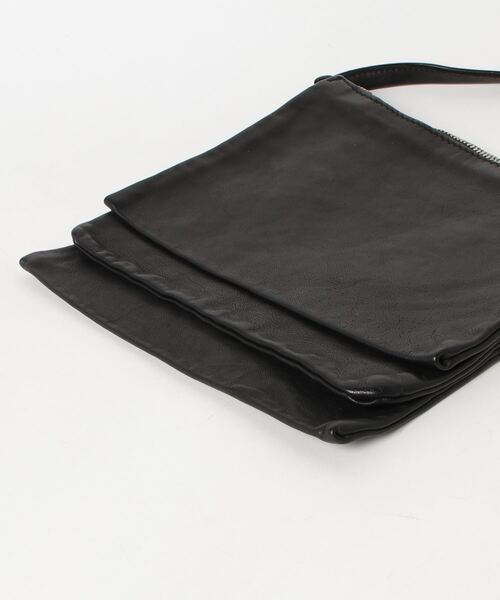 GUIDI（グイディ）の「GUIDI / グイディ：3 POCKETS BAG：PKT03M-KANGAROO[RIP]（ショルダーバッグ・メンズ・ブラック・FREE）」の3枚目の写真