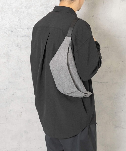 RODE SKO(ロデスコ)の「『別注』RODE SKO×Un coeur 撥水ボディバッグ(ボディバッグ/ウエストポーチ・メンズ・ブラック/グレー・ONE)」の5枚目の写真