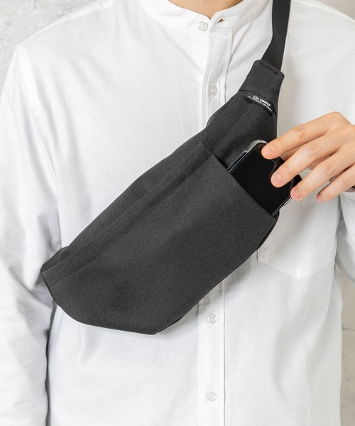 RODE SKO(ロデスコ)の「『別注』RODE SKO×Un coeur 撥水ボディバッグ(ボディバッグ/ウエストポーチ・メンズ・ブラック/グレー・ONE)」の3枚目の写真