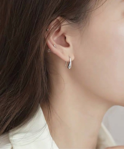 meJane（ミージェーン）の「シンプル雫デザインピアス（ピアス（両耳用）・レディース・シルバー・FREE）」の3枚目の写真