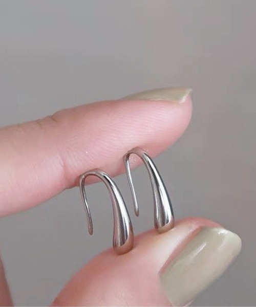 meJane（ミージェーン）の「シンプル雫デザインピアス（ピアス（両耳用）・レディース・シルバー・FREE）」の2枚目の写真