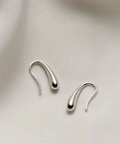 meJane（ミージェーン）の「シンプル雫デザインピアス（ピアス（両耳用）・レディース・シルバー・FREE）」の7枚目の写真
