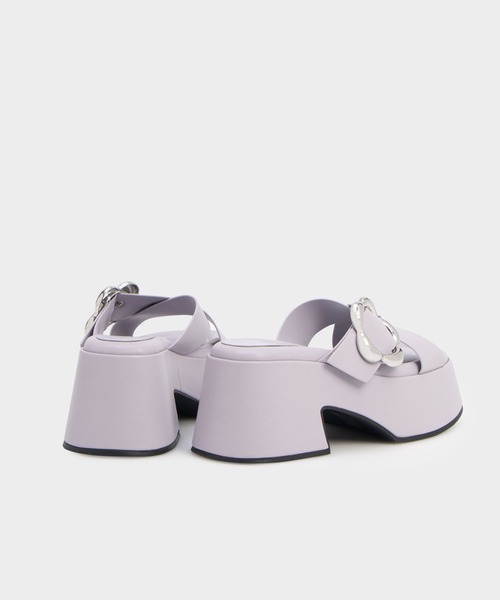 CHARLES & KEITH(チャールズ & キース)の「クロスオーバー プラットフォームミュール(サンダル・レディース・ブラック/ライラック/オフホワイト・23cm/23.5cm/24.5cm/25cm/25.5cm/22.5cm)」の5枚目の写真