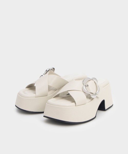 CHARLES & KEITH(チャールズ & キース)の「クロスオーバー プラットフォームミュール(サンダル・レディース・ブラック/ライラック/オフホワイト・23cm/23.5cm/24.5cm/25cm/25.5cm/22.5cm)」の8枚目の写真