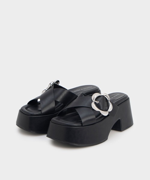 CHARLES & KEITH(チャールズ & キース)の「クロスオーバー プラットフォームミュール(サンダル・レディース・ブラック/ライラック/オフホワイト・23cm/23.5cm/24.5cm/25cm/25.5cm/22.5cm)」の12枚目の写真