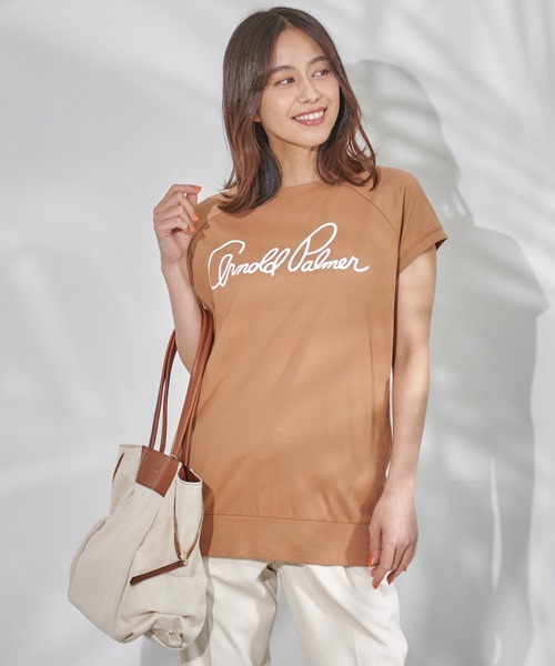 Arnold Palmer(アーノルドパーマー)の「レガシー ロゴ フレンチスリーブ Tシャツ(Tシャツ/カットソー・レディース・アイボリー/ブラック/ライトブラウン・M/S/L)」の1枚目の写真