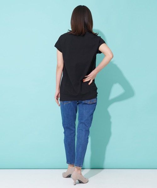 Arnold Palmer(アーノルドパーマー)の「レガシー ロゴ フレンチスリーブ Tシャツ(Tシャツ/カットソー・レディース・アイボリー/ブラック/ライトブラウン・M/S/L)」の9枚目の写真