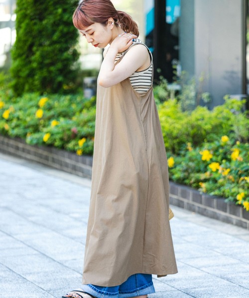 ITEMS URBANRESEARCH(アイテムズ アーバンリサーチ)の「リネンキャミワンピース(ワンピース・レディース・ネイビー/チャコールグレー/ベージュ・FREE)」の4枚目の写真