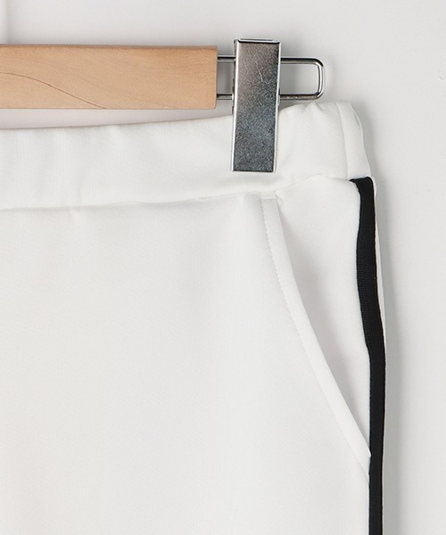 LOVETOXIC（ラブトキシック）の「【LTXC】接触冷感ラインフレアパンツ（その他パンツ・キッズ・ブラック/オフホワイト・SS/S/M/L）」の10枚目の写真