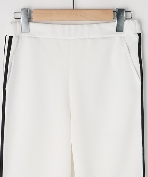 LOVETOXIC（ラブトキシック）の「【LTXC】接触冷感ラインフレアパンツ（その他パンツ・キッズ・ブラック/オフホワイト・SS/S/M/L）」の9枚目の写真