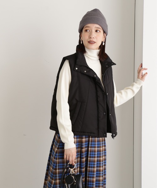 N.（N. Natural Beauty Basic）（エヌエヌナチュラルビューティーベーシック）の「◆スタンドネック中綿ベスト（ベスト・レディース・ブラック/ベージュ/オフホワイト・MEDIUM）」の4枚目の写真