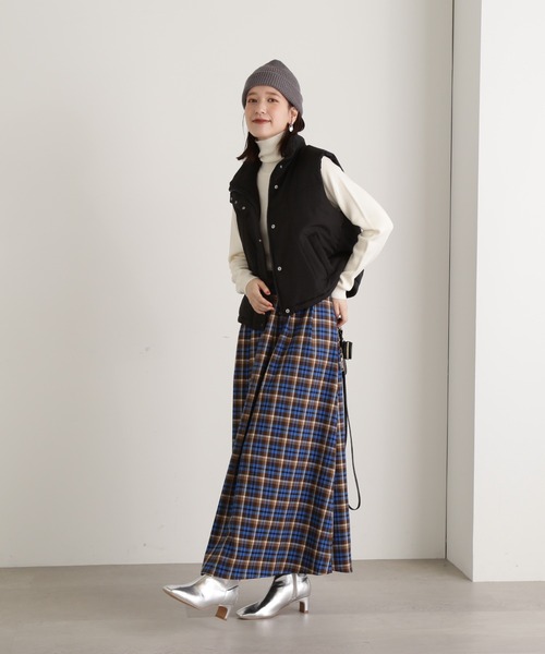 N.（N. Natural Beauty Basic）（エヌエヌナチュラルビューティーベーシック）の「◆スタンドネック中綿ベスト（ベスト・レディース・ブラック/ベージュ/オフホワイト・MEDIUM）」の7枚目の写真