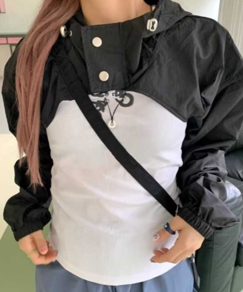 Vipoa(ヴィポア)の「snap bolero jumper(マウンテンパーカー・レディース・アイボリー/ブラック・FREE)」の4枚目の写真