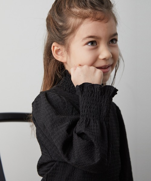 riziere（リジェール）の「シャーリングカラープルオーバー（シャツ/ブラウス・キッズ・アイボリー/ブラック・110/100/140/150/120/130/90）」の19枚目の写真