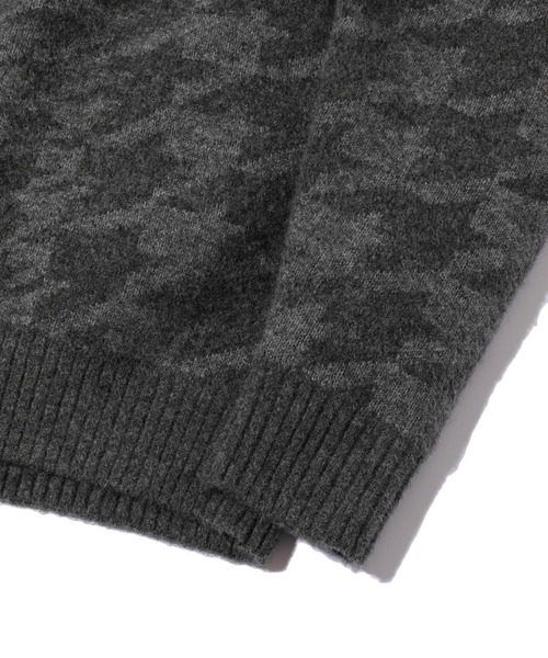 MEN'S BIGI（メンズビギ）の「千鳥格子グレークルーネックニット（ニット/セーター・メンズ・グレー・03/01/02）」の4枚目の写真