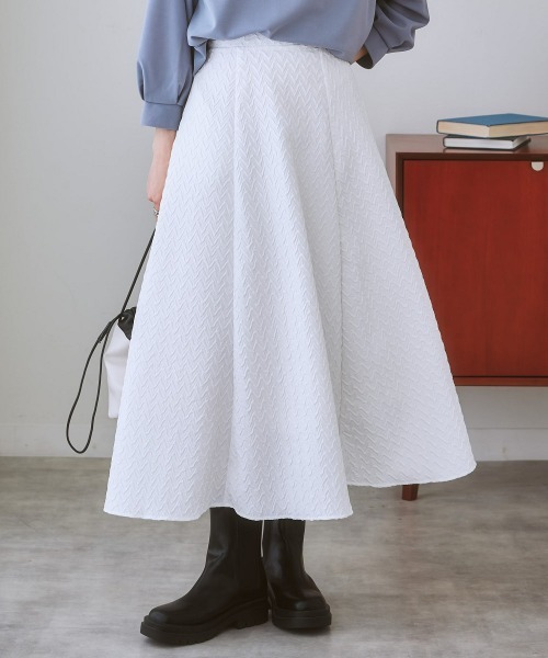 nissen（ニッセン）の「エンボス柄ロング丈フレアスカート（スカート・レディース・オフホワイト/ブルー/ブラック・LL/L/S/M）」の2枚目の写真