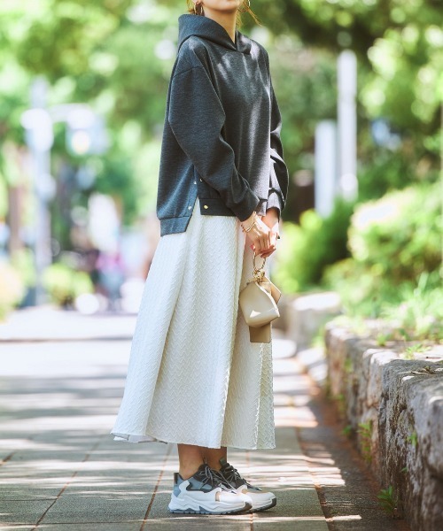 nissen（ニッセン）の「エンボス柄ロング丈フレアスカート（スカート・レディース・オフホワイト/ブルー/ブラック・LL/L/S/M）」の22枚目の写真