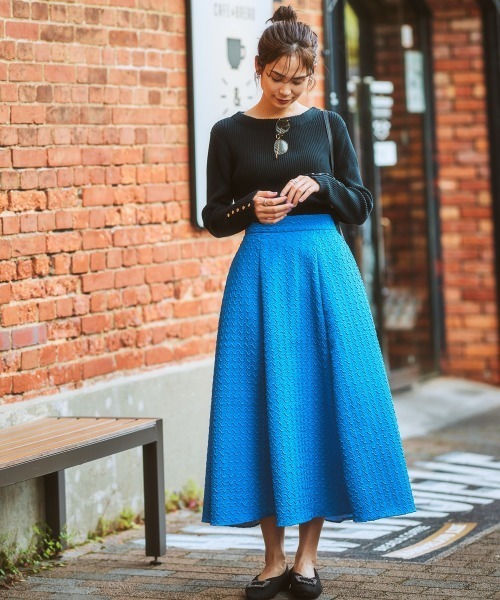 nissen（ニッセン）の「エンボス柄ロング丈フレアスカート（スカート・レディース・オフホワイト/ブルー/ブラック・LL/L/S/M）」の5枚目の写真