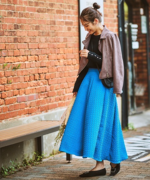 nissen（ニッセン）の「エンボス柄ロング丈フレアスカート（スカート・レディース・オフホワイト/ブルー/ブラック・LL/L/S/M）」の6枚目の写真