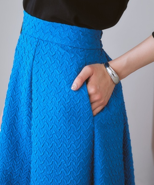 nissen（ニッセン）の「エンボス柄ロング丈フレアスカート（スカート・レディース・オフホワイト/ブルー/ブラック・LL/L/S/M）」の8枚目の写真