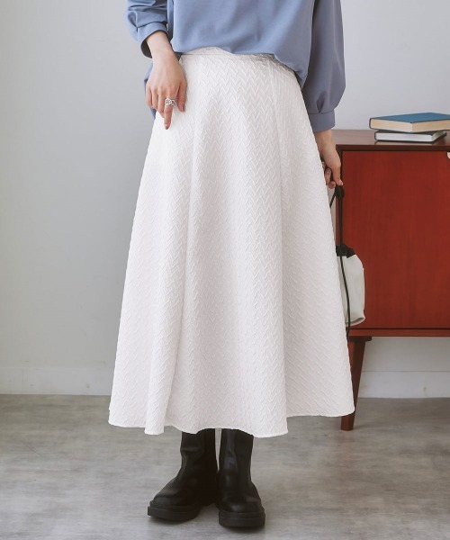 nissen（ニッセン）の「エンボス柄ロング丈フレアスカート（スカート・レディース・オフホワイト/ブルー/ブラック・LL/L/S/M）」の17枚目の写真