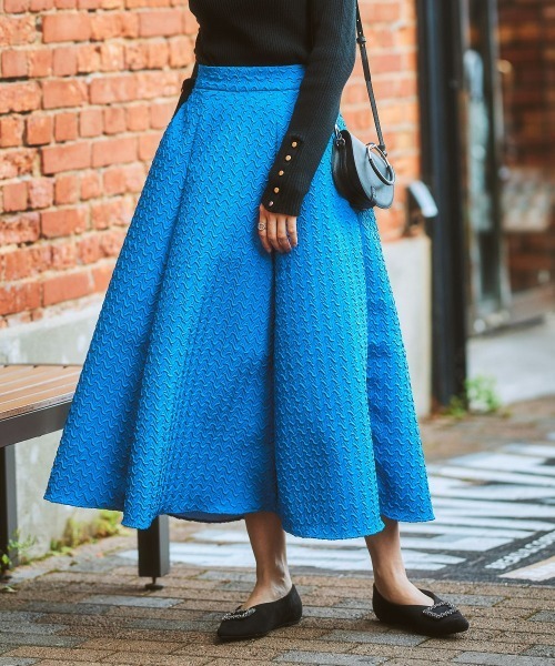 nissen（ニッセン）の「エンボス柄ロング丈フレアスカート（スカート・レディース・オフホワイト/ブルー/ブラック・LL/L/S/M）」の4枚目の写真