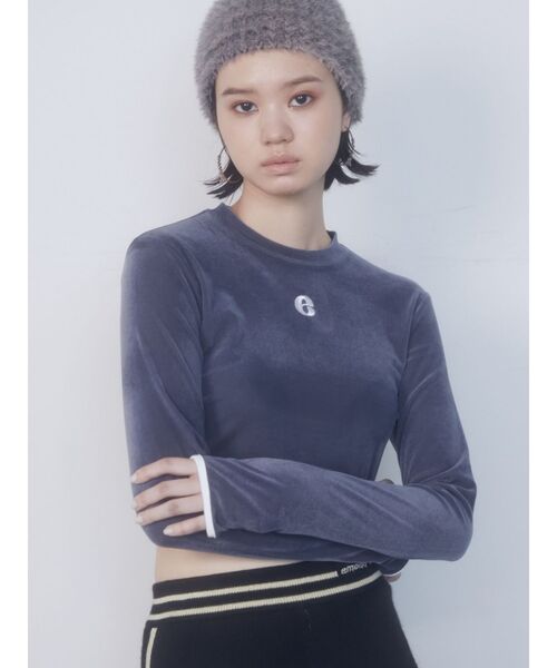 EMODA(エモダ)の「ポイントロゴベロアクロップトップ(Tシャツ/カットソー・レディース・ブラック/ブルー/アイボリー/ネイビー・FREE)」の3枚目の写真