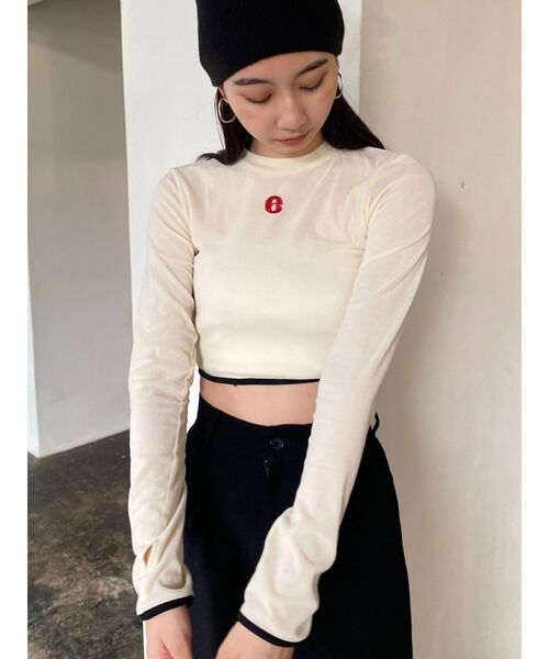 EMODA(エモダ)の「ポイントロゴベロアクロップトップ(Tシャツ/カットソー・レディース・ブラック/ブルー/アイボリー/ネイビー・FREE)」の8枚目の写真