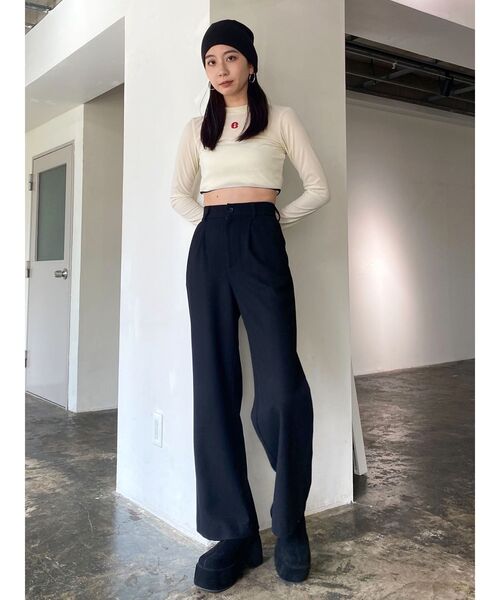 EMODA(エモダ)の「ポイントロゴベロアクロップトップ(Tシャツ/カットソー・レディース・ブラック/ブルー/アイボリー/ネイビー・FREE)」の14枚目の写真