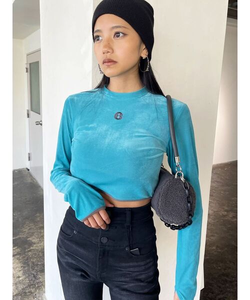 EMODA(エモダ)の「ポイントロゴベロアクロップトップ(Tシャツ/カットソー・レディース・ブラック/ブルー/アイボリー/ネイビー・FREE)」の7枚目の写真