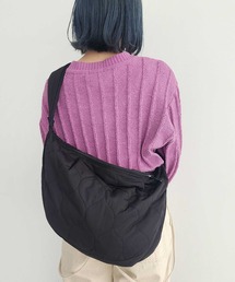 軽量キルティングショルダーバッグ