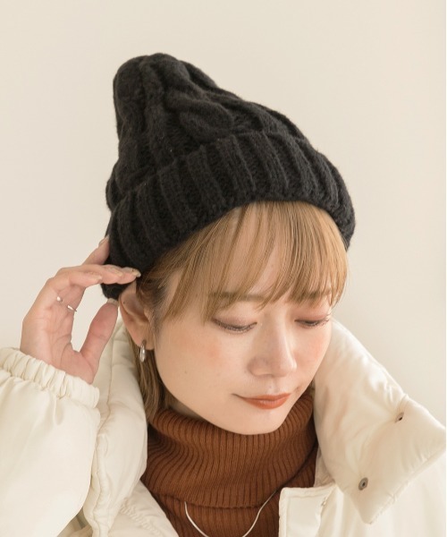 ad thie(アドティエ)の「カラフル ケーブル編み ニット帽(ニットキャップ/ビーニー・レディース・レッド/パープル/ブラック/オフホワイト/ブラウン/ピンク/グレー/ブルー・FREE)」の2枚目の写真