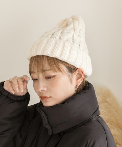 ad thie(アドティエ)の「カラフル ケーブル編み ニット帽(ニットキャップ/ビーニー・レディース・レッド/パープル/ブラック/オフホワイト/ブラウン/ピンク/グレー/ブルー・FREE)」の9枚目の写真