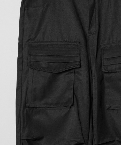 Theater code(シアターコード)の「▲front flap wide cargo pant/フロントフラップ ワイド カーゴパンツ(カーゴパンツ・メンズ・ブラック/オフホワイト・2/3)」の7枚目の写真