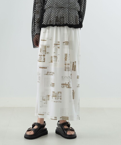 Ray BEAMS（レイビームス）の「Ray BEAMS / ニュースペーパー プリント スカート（スカート・レディース・ベージュ/ブルー系その他3・ONE SIZE）」の2枚目の写真