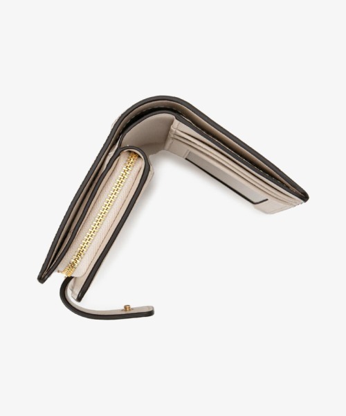 MICHAEL KORS（マイケルコース）の「JET SET TRAVEL ビルフォールド ジップ コンパクトウォレット ミディアム（財布・レディース・ベージュ系その他・FREE）」の4枚目の写真