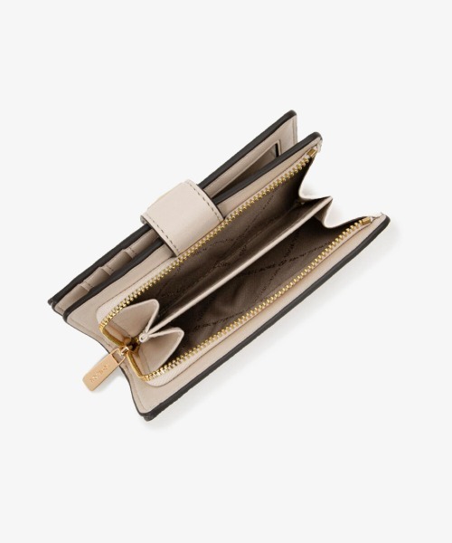 MICHAEL KORS（マイケルコース）の「JET SET TRAVEL ビルフォールド ジップ コンパクトウォレット ミディアム（財布・レディース・ベージュ系その他・FREE）」の6枚目の写真