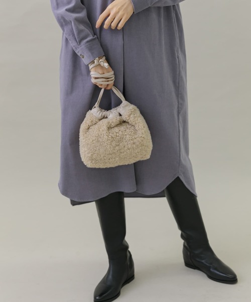 URBAN RESEARCH Sonny Label（アーバンリサーチサニーレーベル）の「プードルファー巾着バッグ（ショルダーバッグ・レディース・ライトベージュ/ブルー/チャコールグレー・ONE）」の5枚目の写真