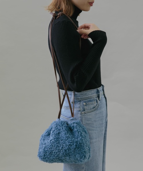 URBAN RESEARCH Sonny Label（アーバンリサーチサニーレーベル）の「プードルファー巾着バッグ（ショルダーバッグ・レディース・ライトベージュ/ブルー/チャコールグレー・ONE）」の7枚目の写真