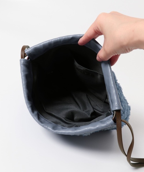 URBAN RESEARCH Sonny Label（アーバンリサーチサニーレーベル）の「プードルファー巾着バッグ（ショルダーバッグ・レディース・ライトベージュ/ブルー/チャコールグレー・ONE）」の14枚目の写真