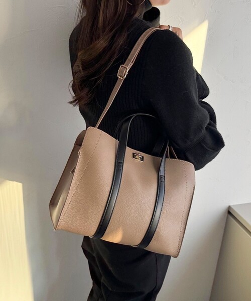 fredy emue(フレディエミュ)の「ポーチインバッグ付ショルダートートバッグ(ショルダーバッグ・レディース・ベージュ/ブラック・FREE)」の1枚目の写真