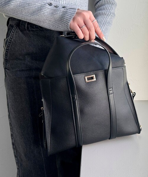 fredy emue(フレディエミュ)の「ポーチインバッグ付ショルダートートバッグ(ショルダーバッグ・レディース・ベージュ/ブラック・FREE)」の3枚目の写真