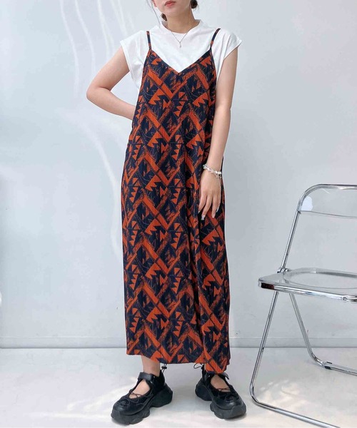 AS KNOW AS plus（アズノゥアズプラス）の「◎プリーツキャミワンピースとTシャツ セットアイテム（ワンピース・レディース・ネイビー系/ブラック/ブラック系1/モカ/ブラック系/ベージュ系/オレンジ系/ブラック系2/ブラウン系・FREE）」の9枚目の写真