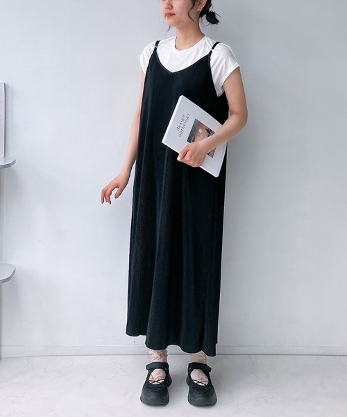 AS KNOW AS plus（アズノゥアズプラス）の「◎プリーツキャミワンピースとTシャツ セットアイテム（ワンピース・レディース・ネイビー系/ブラック/ブラック系1/モカ/ブラック系/ベージュ系/オレンジ系/ブラック系2/ブラウン系・FREE）」の2枚目の写真
