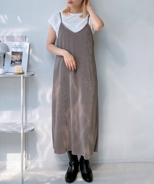 AS KNOW AS plus（アズノゥアズプラス）の「◎プリーツキャミワンピースとTシャツ セットアイテム（ワンピース・レディース・ネイビー系/ブラック/ブラック系1/モカ/ブラック系/ベージュ系/オレンジ系/ブラック系2/ブラウン系・FREE）」の16枚目の写真