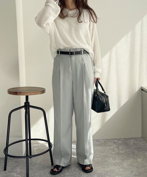 fredy emue（フレディエミュ）の「スラブツイルタックスラックスパンツ（その他パンツ・レディース・ベージュ/ブラック/サックスブルー・36/38）」の4枚目の写真